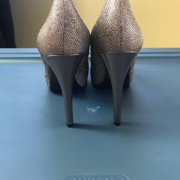 Guess Sparkle Pumps - Picture 3 of 4